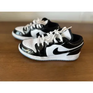 Air Jordan Big Kids' 1 Low shoes Size Boys 3.5 EUC