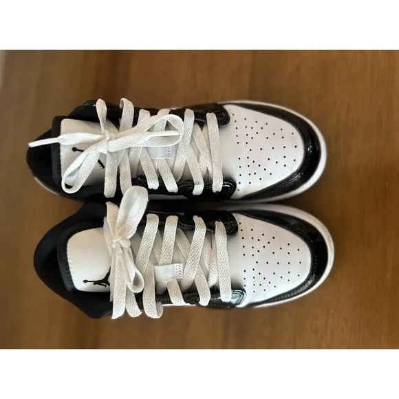 Air Jordan Big Kids' 1 Low shoes Size Boys 3.5 EUC
