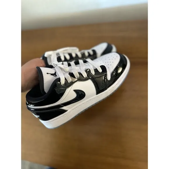 Air Jordan Big Kids' 1 Low shoes Size Boys 3.5 EUC