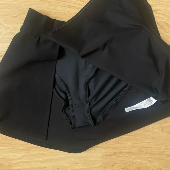 Alosoft Backspin Skirt Black Woman’s Size XS NWT