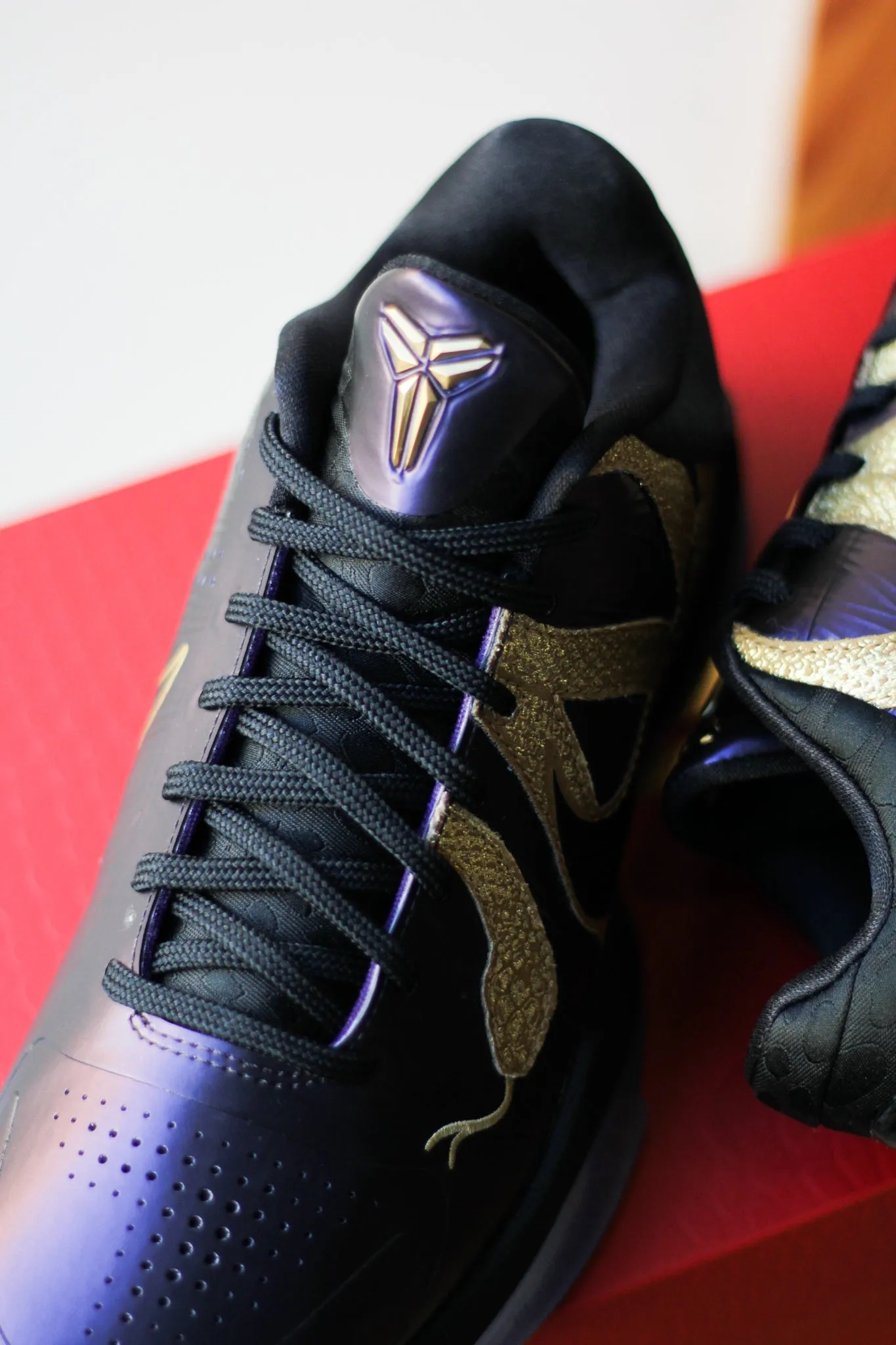 KOBE V PROTRO "EGGPLANT"