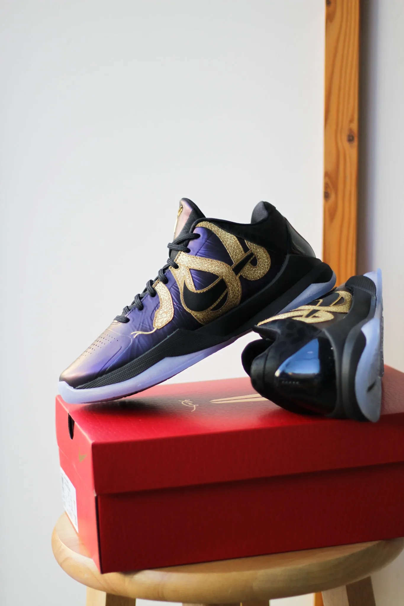 KOBE V PROTRO "EGGPLANT"