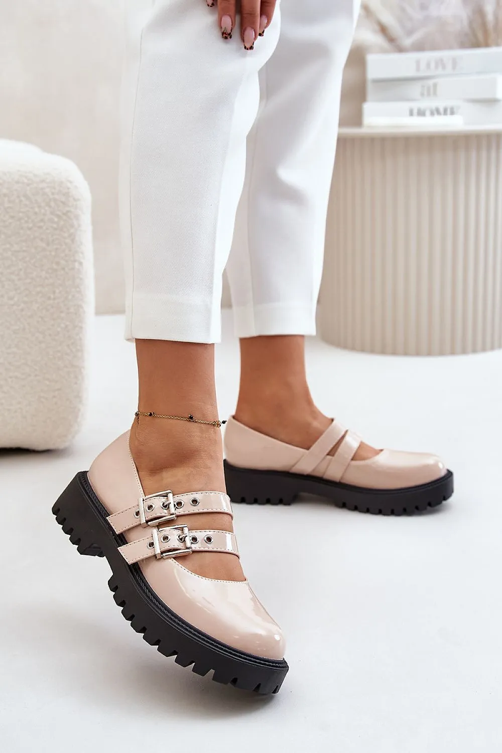 Low Shoes adjustable straps with buckles