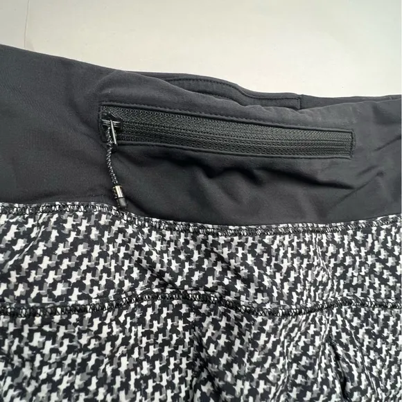 Lululemon Circuit Breaker Skirt in Arctic Grey Black Mini Tennis Skirt Size 6