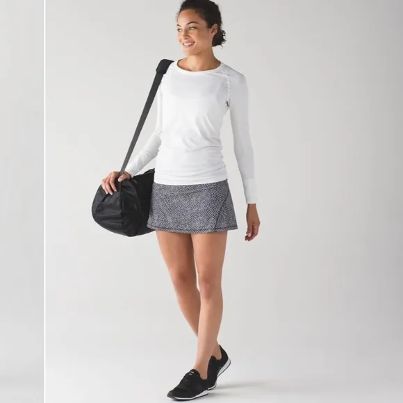 Lululemon Circuit Breaker Skirt in Arctic Grey Black Mini Tennis Skirt Size 6