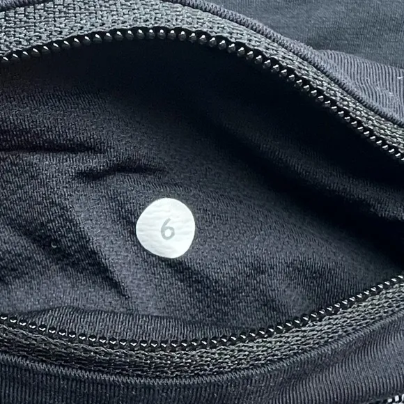 Lululemon Circuit Breaker Skirt in Arctic Grey Black Mini Tennis Skirt Size 6