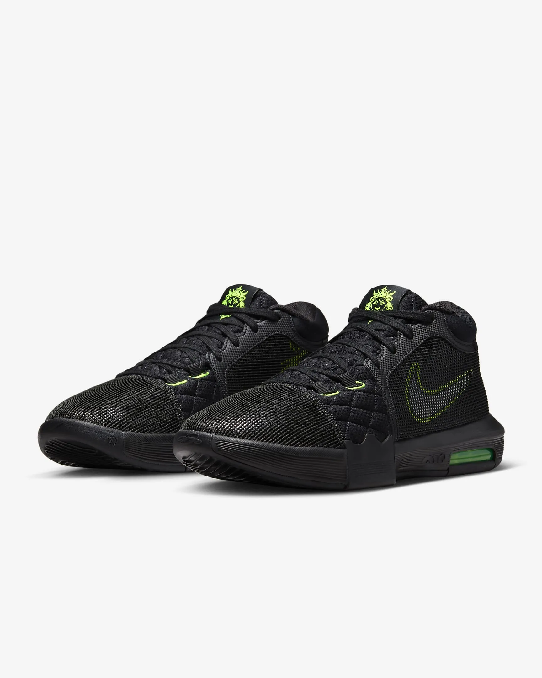 Men's LeBron Witness 8 Basketball Shoes