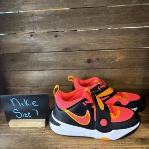 New Big Kids Nike Team Hustle D11 Crimson Basketball Shoes‎ Sneakers Size 7 Y