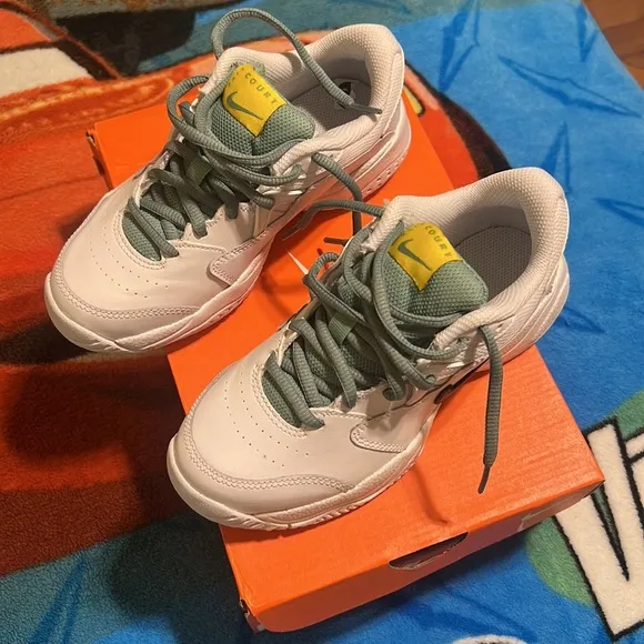 🔥🔥NIKE Court Jr. Lite 2 Tennis Shoe