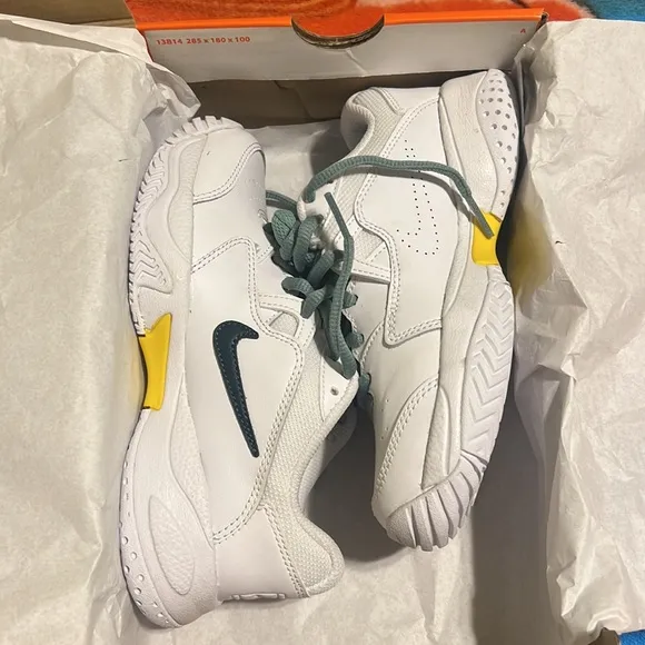 🔥🔥NIKE Court Jr. Lite 2 Tennis Shoe