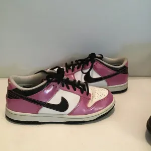 🪀REDUCED NIKE DUNK LOW SPIRIT PINK 1985 DESIGN COLLECTABLE  size 5.5 Youth
