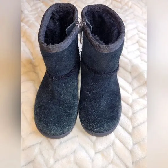 Ugg Toddlers Classic II Boot sz9, black.
