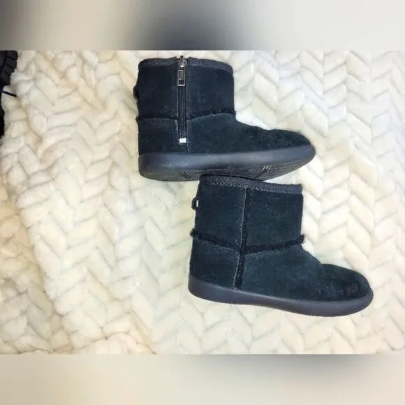 Ugg Toddlers Classic II Boot sz9, black.