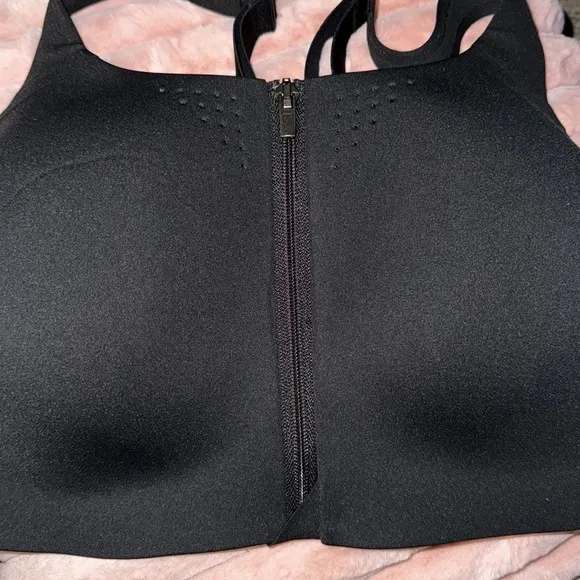 VSXFeatherweight Max™ Front-Close Sports Bra