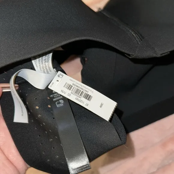 VSXFeatherweight Max™ Front-Close Sports Bra