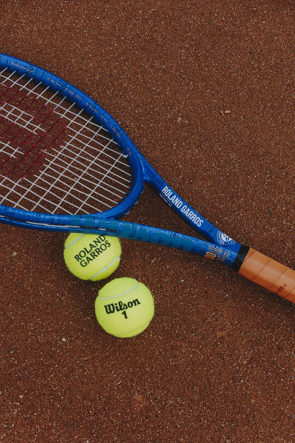 Wilson Clash 100 V2 Roland Garros 2022 Tennis Racket (Unstrung)